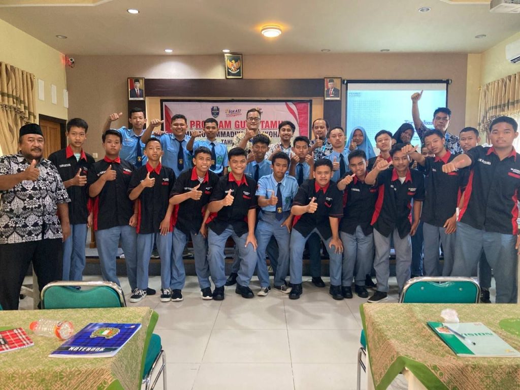 Kenalkan IoT Kepada Peserta Didik, SMK Muhammadiyah 1 Sukoharjo Undang Indobot Sebagai Guru Tamu