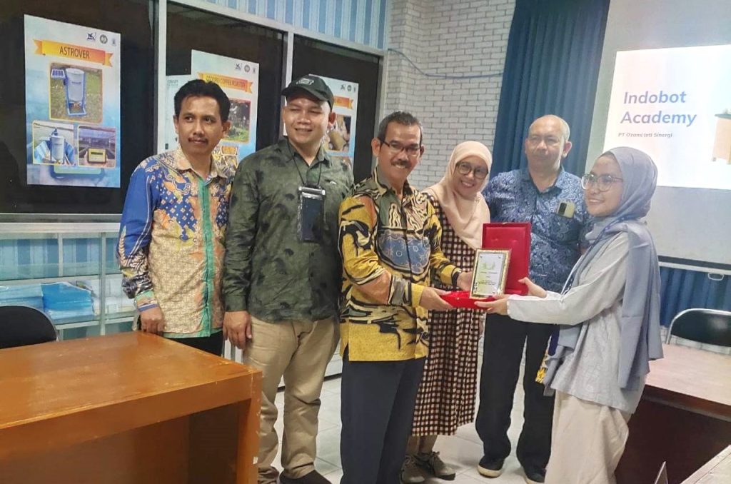 SMK Pab 2 Helvetia Sumatera Utara Menguatkan Pembelajaran dengan Melakukan Studi Banding di Indobot Academy